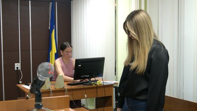 Лікарці, яку судять через смерть 11-річної дитини з Чернігівщини, продовжили нічний домашній арешт Лікарці, яку судять через смерть 11-річної дитини з Чернігівщини, продовжили нічний домашній арешт