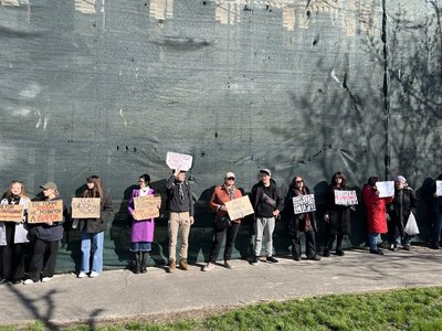 "Вже скоро на пляж будемо ходити по перепустках": в Черкасах відбулася акція проти забудови історичного центру "Вже скоро на пляж будемо ходити по перепустках": в Черкасах відбулася акція проти забудови історичного центру