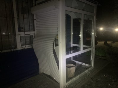 Російські війська вдарили по Сумах: у багатоповерхівці вибиті вікна Російські війська вдарили по Сумах: у багатоповерхівці вибиті вікна