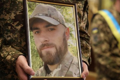 У Луцьку попрощалися з бійцем Тарасом Пархомуком У Луцьку попрощалися з бійцем Тарасом Пархомуком