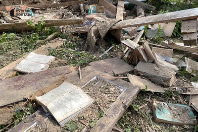 Обстріл Полтавського району у ніч на 26 травня: перші фото з місця події Обстріл Полтавського району у ніч на 26 травня: перші фото з місця події