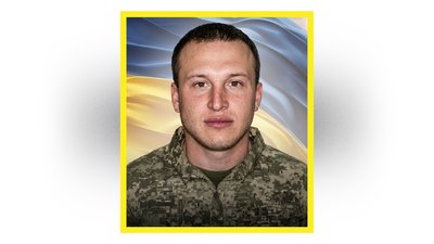 На Чернігівщині попрощалися з бійцями Олександром Макухою, Олександром Бондаренком та Дмитром Грабаренком На Чернігівщині попрощалися з бійцями Олександром Макухою, Олександром Бондаренком та Дмитром Грабаренком