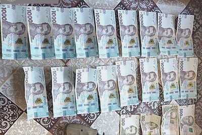 У Житомирі судитимуть трьох студентів, яких обвинувачують у знятті з рахунків громадян майже 1,2 млн грн У Житомирі судитимуть трьох студентів, яких обвинувачують у знятті з рахунків громадян майже 1,2 млн грн
