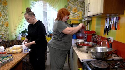 "Калина має лікувальну дію": вінничанка готує вітамінні смузі для оборонців "Калина має лікувальну дію": вінничанка готує вітамінні смузі для оборонців