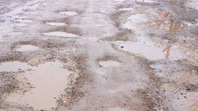 Ями на вулиці Галицький Шлях Ями на вулиці Галицький Шлях