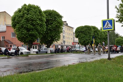 Зустріли Олексія Волинця в рідному Старокостянтинові навколішках