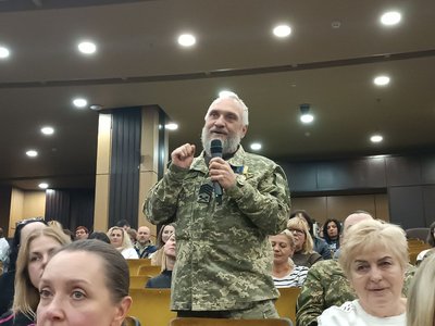 "Точка зцілення." У Дніпрі відбулася прем'єра документальної стрічки про адаптацію ветерана через мистецтво "Точка зцілення." У Дніпрі відбулася прем'єра документальної стрічки про адаптацію ветерана через мистецтво