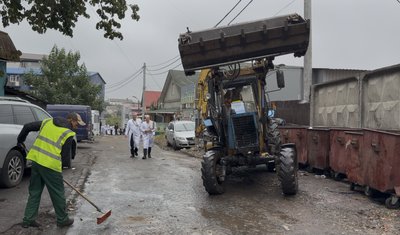 Туристичне сміття: як прибирають Умань після хасидів Туристичне сміття: як прибирають Умань після хасидів