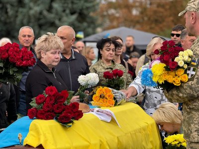 Із військовими Романом Грицюком та Мирославою Наумчук попрощалися у Рівному Із військовими Романом Грицюком та Мирославою Наумчук попрощалися у Рівному