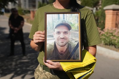 Сумська громада провела в останню путь двох військовослужбовців Сумська громада провела в останню путь двох військовослужбовців