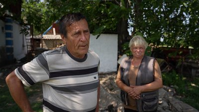 "Тільки почнуть бомбити більше – будемо тікати". Як живуть останні люди в прифронтовій Яблунівці на Дніпропетровщині "Тільки почнуть бомбити більше – будемо тікати". Як живуть останні люди в прифронтовій Яблунівці на Дніпропетровщині