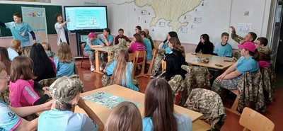 Годинники з платівок, національно-патріотична гра, ігри для незрячих дітей: розробки 2023 року від майстрів з Рівненщини Годинники з платівок, національно-патріотична гра, ігри для незрячих дітей: розробки 2023 року від майстрів з Рівненщини