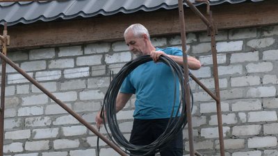 "Було би більше помічників – було б краще": як волонтер з Чернігова понад чотири роки допомагає відновлювати будинки "Було би більше помічників – було б краще": як волонтер з Чернігова понад чотири роки допомагає відновлювати будинки