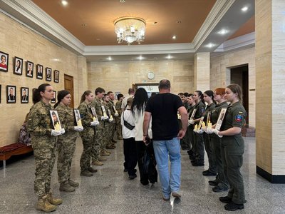 "Світлий обовʼязок памʼяті": у Черкасах рідним загиблих військових вручили нагороди "Світлий обовʼязок памʼяті": у Черкасах рідним загиблих військових вручили нагороди