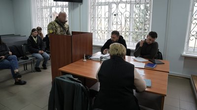 “Він був у комі”: у справі смертельної бійки в ТЦК у Сумах слухали свідків-лікарів “Він був у комі”: у справі смертельної бійки в ТЦК у Сумах слухали свідків-лікарів