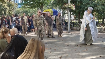 Захисників Андрія Чауса, Василя Медовника та Василя Дьолога поховали 21 вересня на Чернігівщині Захисників Андрія Чауса, Василя Медовника та Василя Дьолога поховали 21 вересня на Чернігівщині