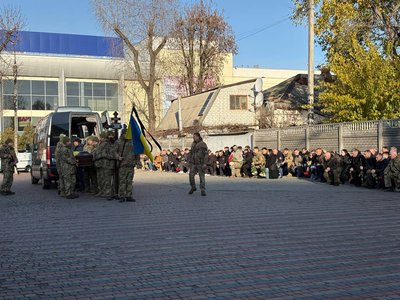 "Не встиг узнати, що таке життя": у Черкасах простилися із 20-річним добровольцем "Не встиг узнати, що таке життя": у Черкасах простилися із 20-річним добровольцем