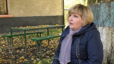 Переселенка з Маріуполя Олена Вялкова: "10 мін скинули на мій будинок" Переселенка з Маріуполя Олена Вялкова: "10 мін скинули на мій будинок"