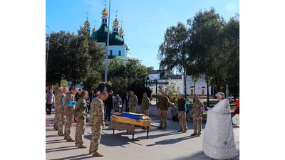 У Ніжині поховали бійця Миколу Киричка з позивним "Іспанець" У Ніжині поховали бійця Миколу Киричка з позивним "Іспанець"