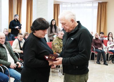На Сумщині відзначили посмертно 42 військовослужбовців На Сумщині відзначили посмертно 42 військовослужбовців