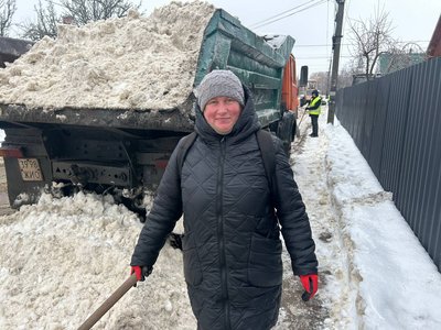 Ожеледиця у Житомирі: комунальники цілодобово прибирають дороги й тротуари Ожеледиця у Житомирі: комунальники цілодобово прибирають дороги й тротуари