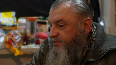 “Давай я тебе поцілую”: як боєць виводив із заціпеніння побратима під час бою “Давай я тебе поцілую”: як боєць виводив із заціпеніння побратима під час бою