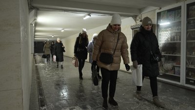 Слизько й темно: у Чернігові люди скаржаться на підземний перехід в центрі міста Слизько й темно: у Чернігові люди скаржаться на підземний перехід в центрі міста