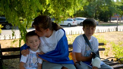 "Страшна річ, коли людину закривають у клітку": українці в окупації про Незалежність