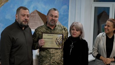 Житло для ветеранів: у Чернігові ветеранам війни вручили сертифікати на житло Житло для ветеранів: у Чернігові ветеранам війни вручили сертифікати на житло
