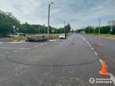 На окружній у Харкові після зіткнення з іномаркою загорівся ВАЗ На окружній у Харкові після зіткнення з іномаркою загорівся ВАЗ