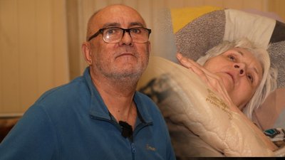 Покинув справу життя, аби піклуватися про паралізовану дружину: як у Дніпрі облаштувалося подружжя з Краматорська Покинув справу життя, аби піклуватися про паралізовану дружину: як у Дніпрі облаштувалося подружжя з Краматорська