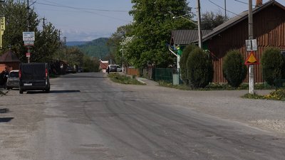 "Дорога — яма в яму": чому в Берегометській громаді не ремонтують дороги, які в критичному стані "Дорога — яма в яму": чому в Берегометській громаді не ремонтують дороги, які в критичному стані