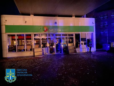 Прокуратура розпочала розслідування чергової атаки дронів на Одесу: фото наслідків Прокуратура розпочала розслідування чергової атаки дронів на Одесу: фото наслідків