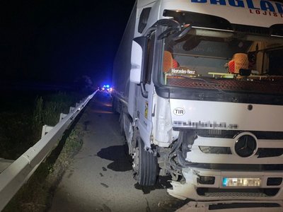 На трасі Київ-Одеса вантажівка зіткнулася авто, водій якого загинув на місці На трасі Київ-Одеса вантажівка зіткнулася авто, водій якого загинув на місці