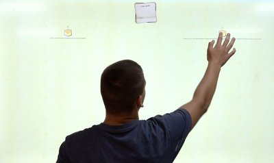 Диктанти шпигунів та кубики Блума: як школярі вчаться за новим правописом Диктанти шпигунів та кубики Блума: як школярі вчаться за новим правописом