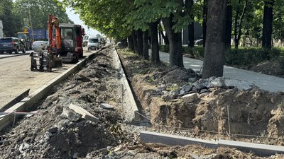 "Усе в гроші впирається": що кажуть про ремонт тротуарів ужгородці й місцева влада "Усе в гроші впирається": що кажуть про ремонт тротуарів ужгородці й місцева влада