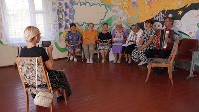 «Множина голосів»: у Кіровоградській області збиратимуть голоси колядників, писанкарів і свідків Голодомору «Множина голосів»: у Кіровоградській області збиратимуть голоси колядників, писанкарів і свідків Голодомору