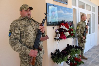 На Вінниччині відкрили меморіальну дошку загиблому військовому Андрію Чабану На Вінниччині відкрили меморіальну дошку загиблому військовому Андрію Чабану