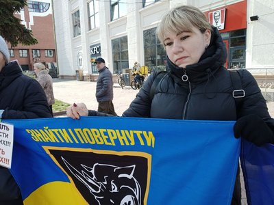 Тетяна з Хмельниччини чекає безвісти зниклого чоловіка Тетяна з Хмельниччини чекає безвісти зниклого чоловіка