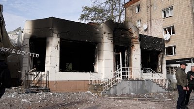 Була в епіцентрі вибуху і вижила: що розповідають очевидці про російську атаку на Чернігів Була в епіцентрі вибуху і вижила: що розповідають очевидці про російську атаку на Чернігів