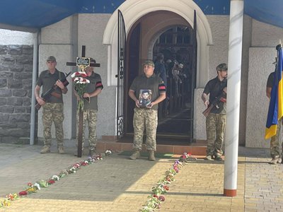 На Закарпатті попрощалися з полеглим захисником Володимиром Кулею На Закарпатті попрощалися з полеглим захисником Володимиром Кулею