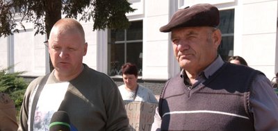Павло з батьком Миколою рік і сім місяців не мають жодної звістки про сина і брата Павло з батьком Миколою рік і сім місяців не мають жодної звістки про сина і брата