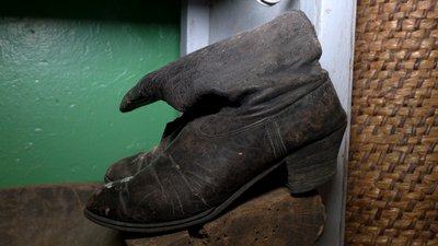 Безмен, ліжник, ковганочка, очіпки: у селі на Чернігівщині місцеві жителі зібрали колекцію речей минулого століття