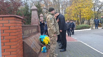 1000 днів повномасштабного вторгнення РФ. У кропивнциькому вшановують загиблих військових 1000 днів повномасштабного вторгнення РФ. У кропивнциькому вшановують загиблих військових