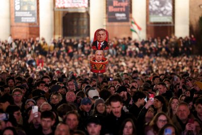 "Росіяни, йдіть додому": понад 100 тисяч людей зібралися на антиурядовий мегаконцерт у Будапешті "Росіяни, йдіть додому": понад 100 тисяч людей зібралися на антиурядовий мегаконцерт у Будапешті