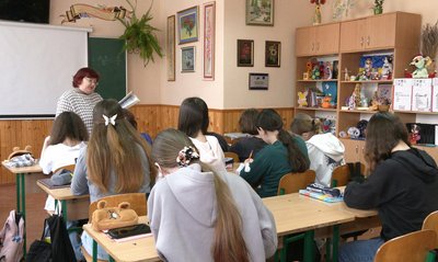 Учні на уроці в Глибоцькому ліцеї Учні на уроці в Глибоцькому ліцеї