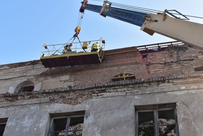 Одна з найдавніших і найбільших на заході України: на Рівненщині ремонтують дах синагоги ХVІ століття Одна з найдавніших і найбільших на заході України: на Рівненщині ремонтують дах синагоги ХVІ століття