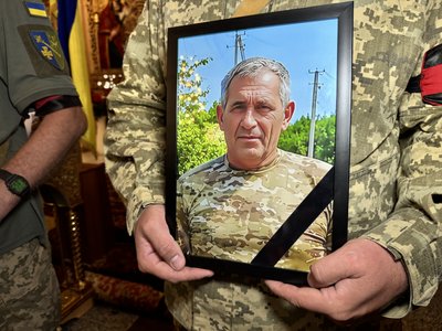 У Полтаві попрощалися із двома солдатами, які полягли на Донеччині У Полтаві попрощалися із двома солдатами, які полягли на Донеччині