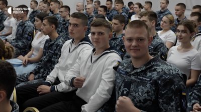 "Треба захищати свою країну": в Одесі пролунав останній дзвоник для ліцеїстів ВМС "Треба захищати свою країну": в Одесі пролунав останній дзвоник для ліцеїстів ВМС