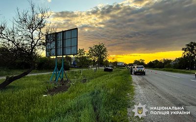 У Кременчуцькому районі перекинувся автомобіль: водій помер у лікарні У Кременчуцькому районі перекинувся автомобіль: водій помер у лікарні